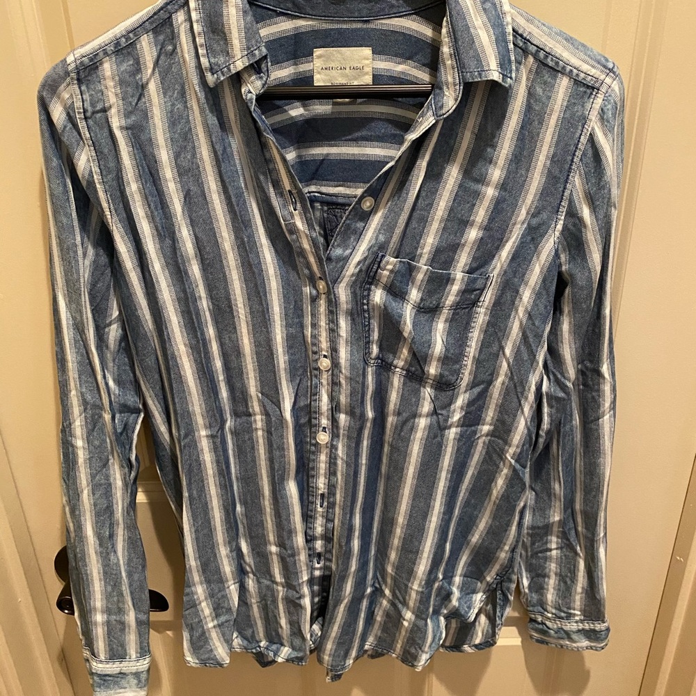 American Eagle long sleeve shirt